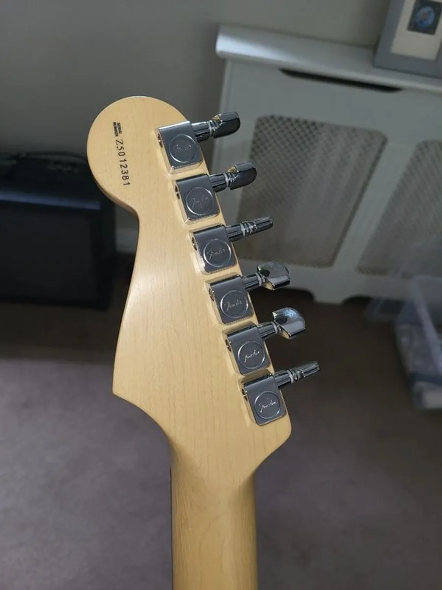 Fender Stratocaster (American Original - Made 2005) - Image 3