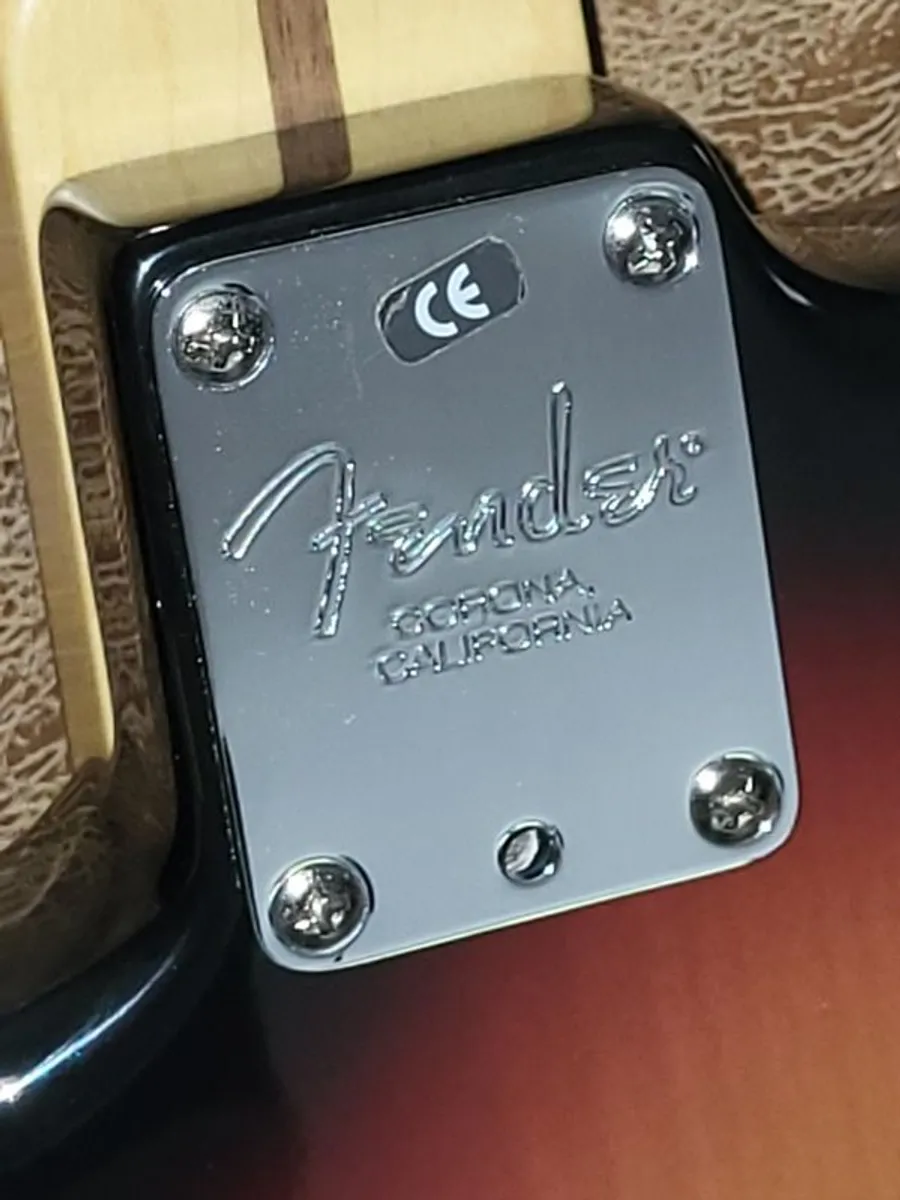 Fender Stratocaster (American Original - Made 2005) - Image 4