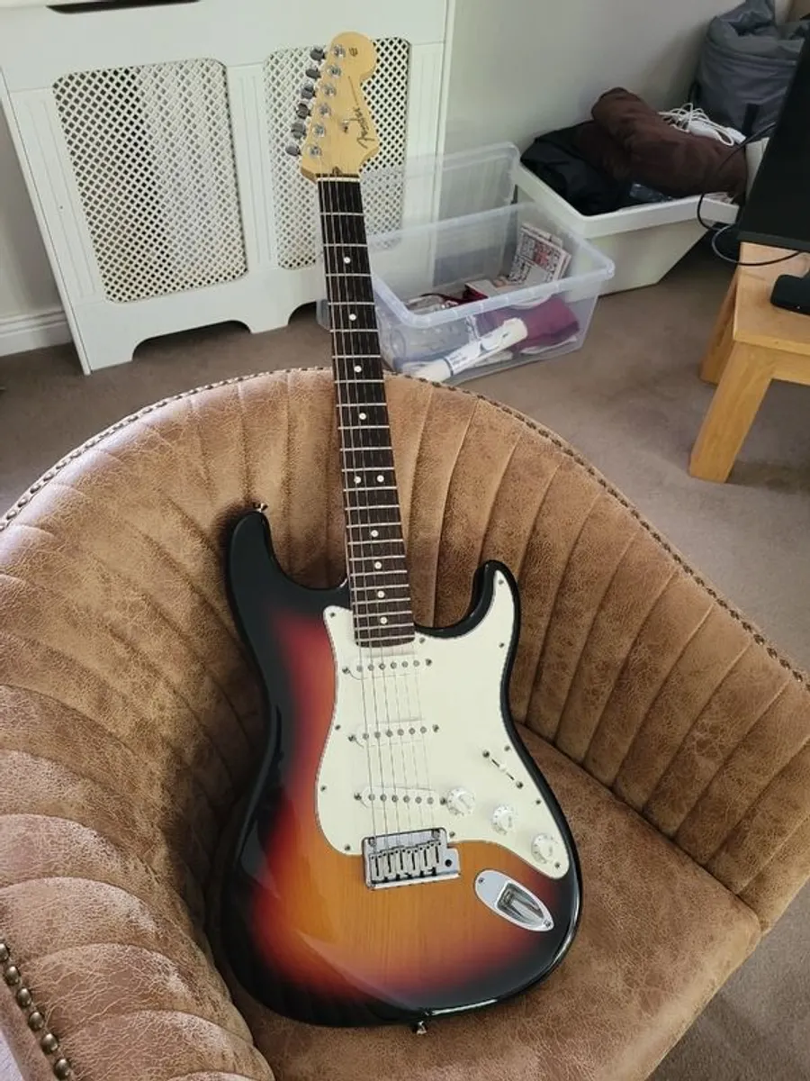 Fender Stratocaster (American Original - Made 2005) - Image 1