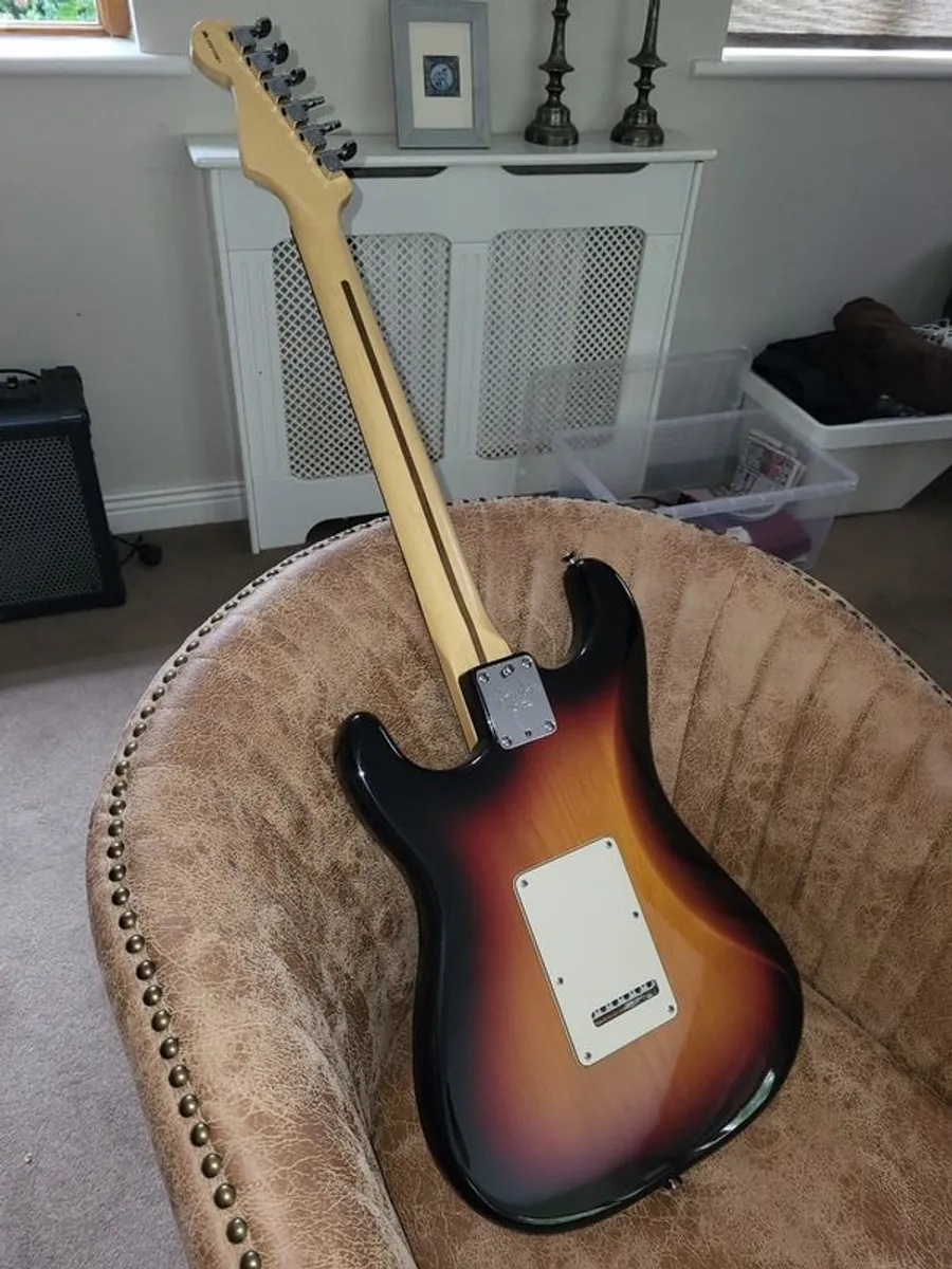 Fender Stratocaster (American Original - Made 2005) - Image 2
