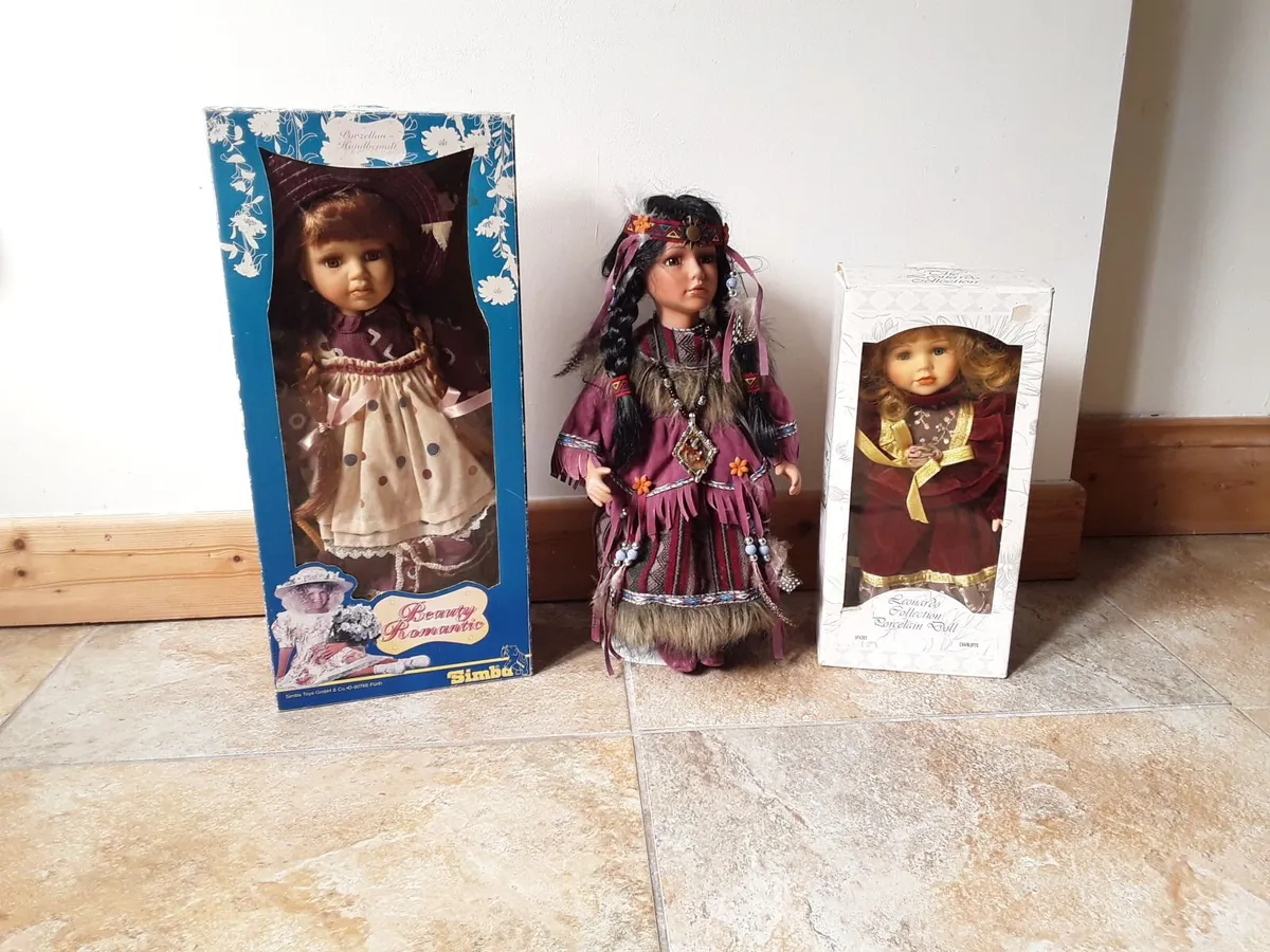 6  beautiful dolls porcelain - Image 1