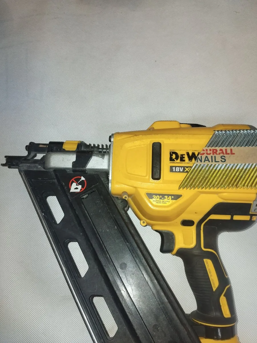 Dewalt first & second fix nail guns - Image 2