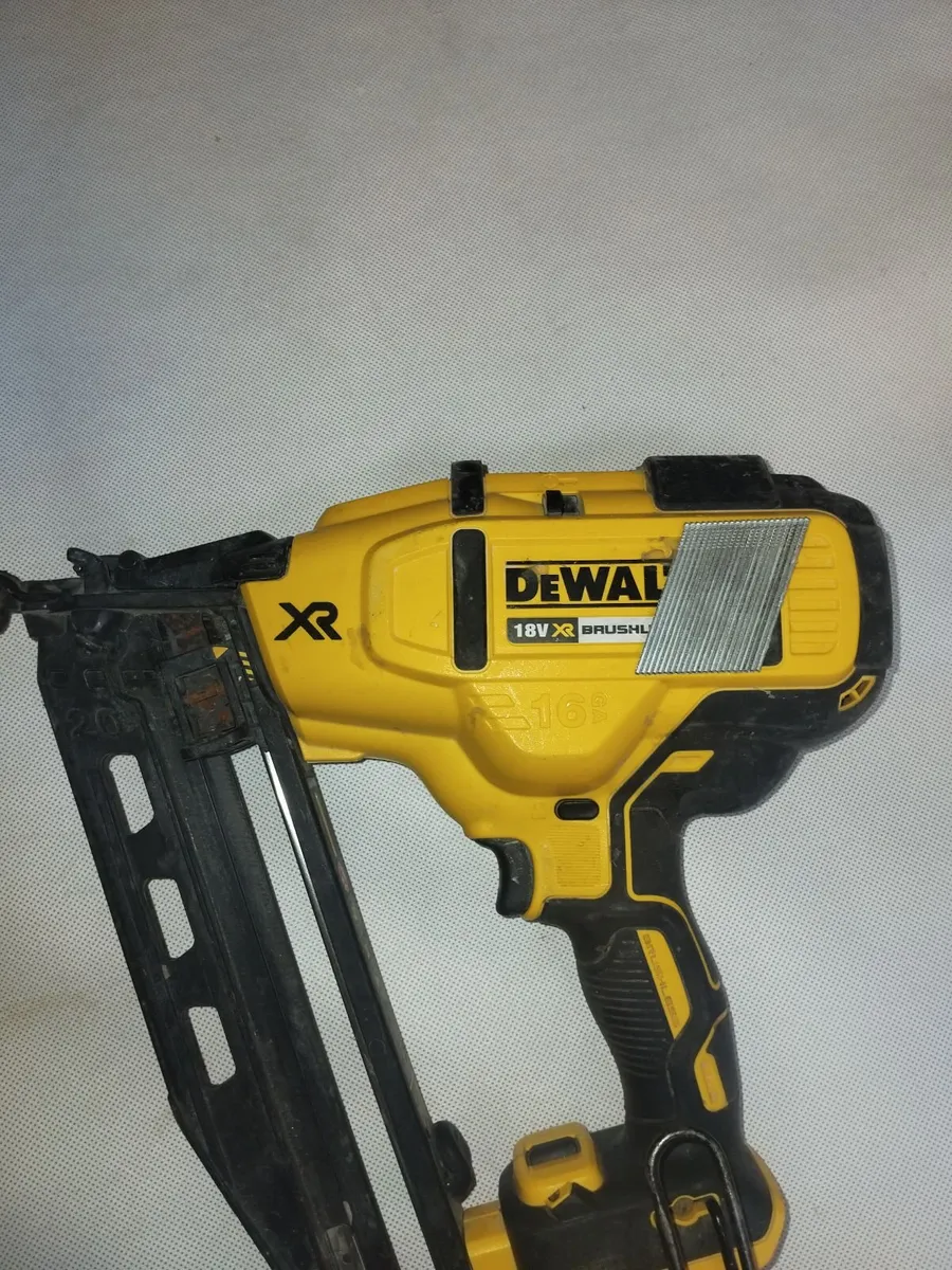 Dewalt first & second fix nail guns - Image 3