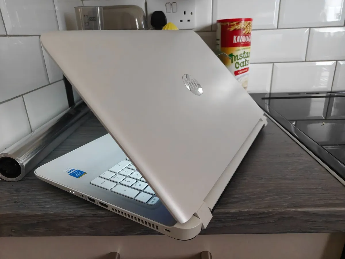 HP Pavilion 15, Core i3 - 8GB RAM - 1TB HDD - Image 3