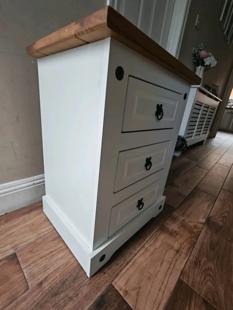 Corona 3 drawer bedside table in white - Image 2