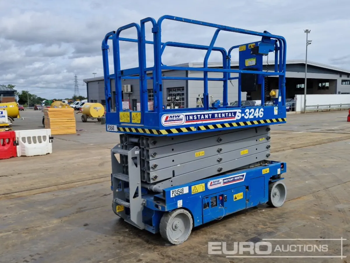 2017 Genie GS3246 - Image 4