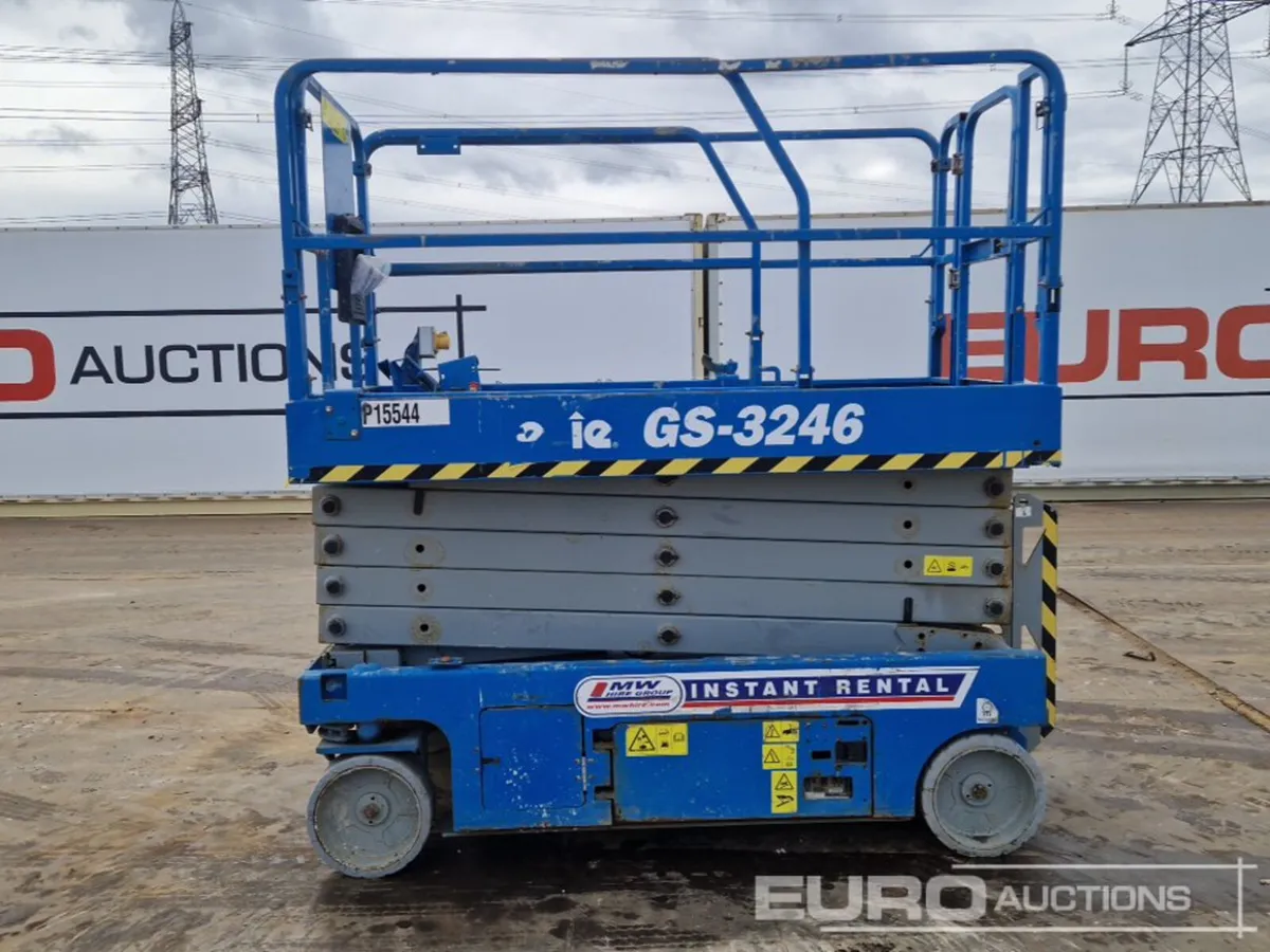 2018 Genie GS3246 - Image 2