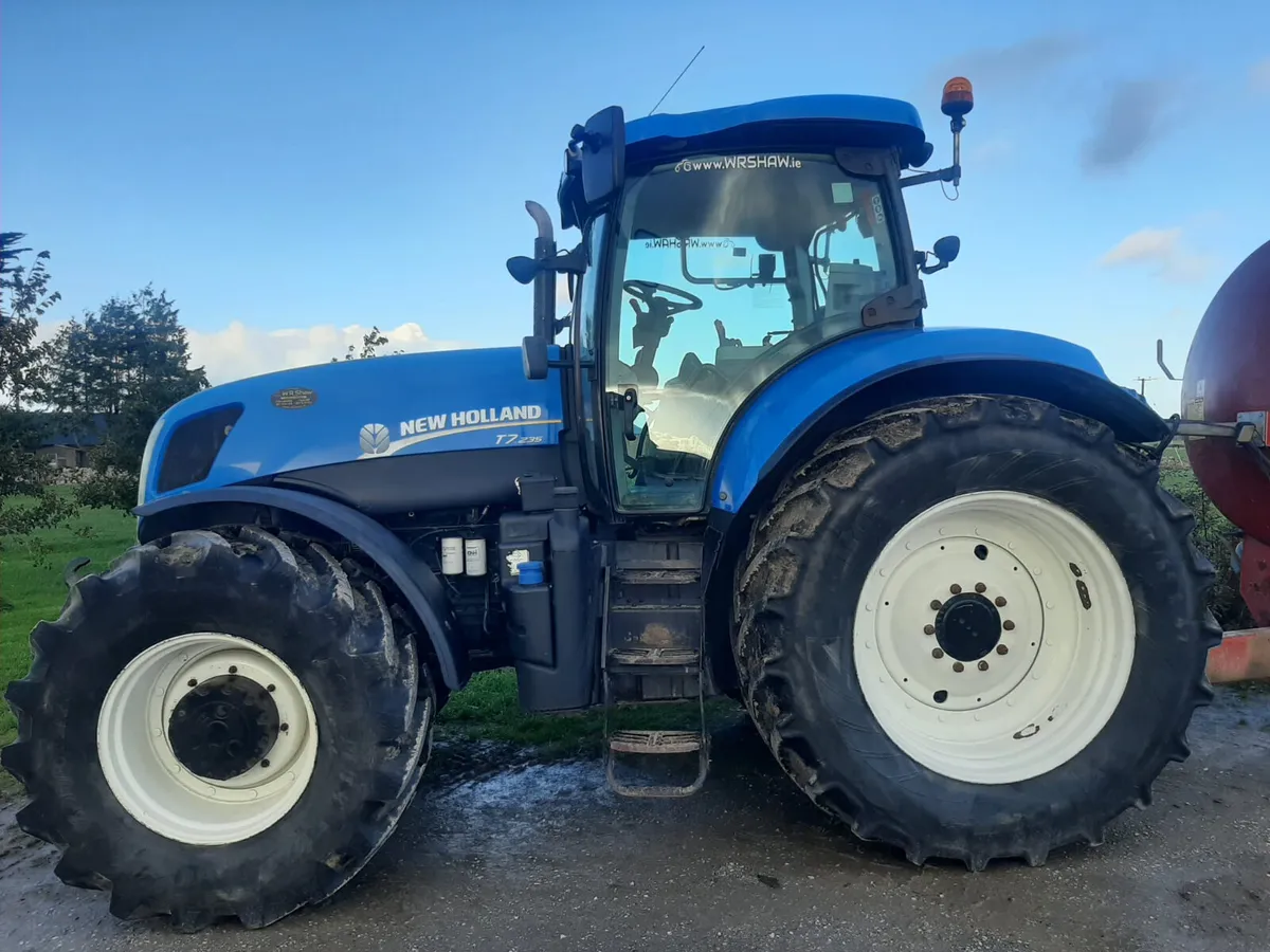 New Holland T7.235 Tractor - Image 4