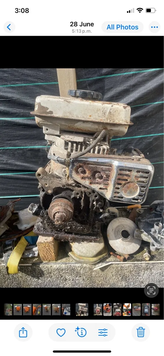 Honda engine for cement mixer - Image 1