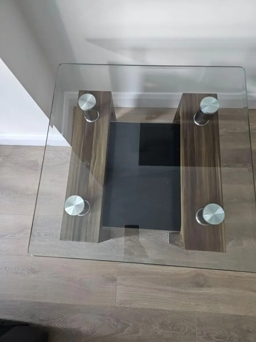 Glass & Wood Side tables x 2 - Image 3