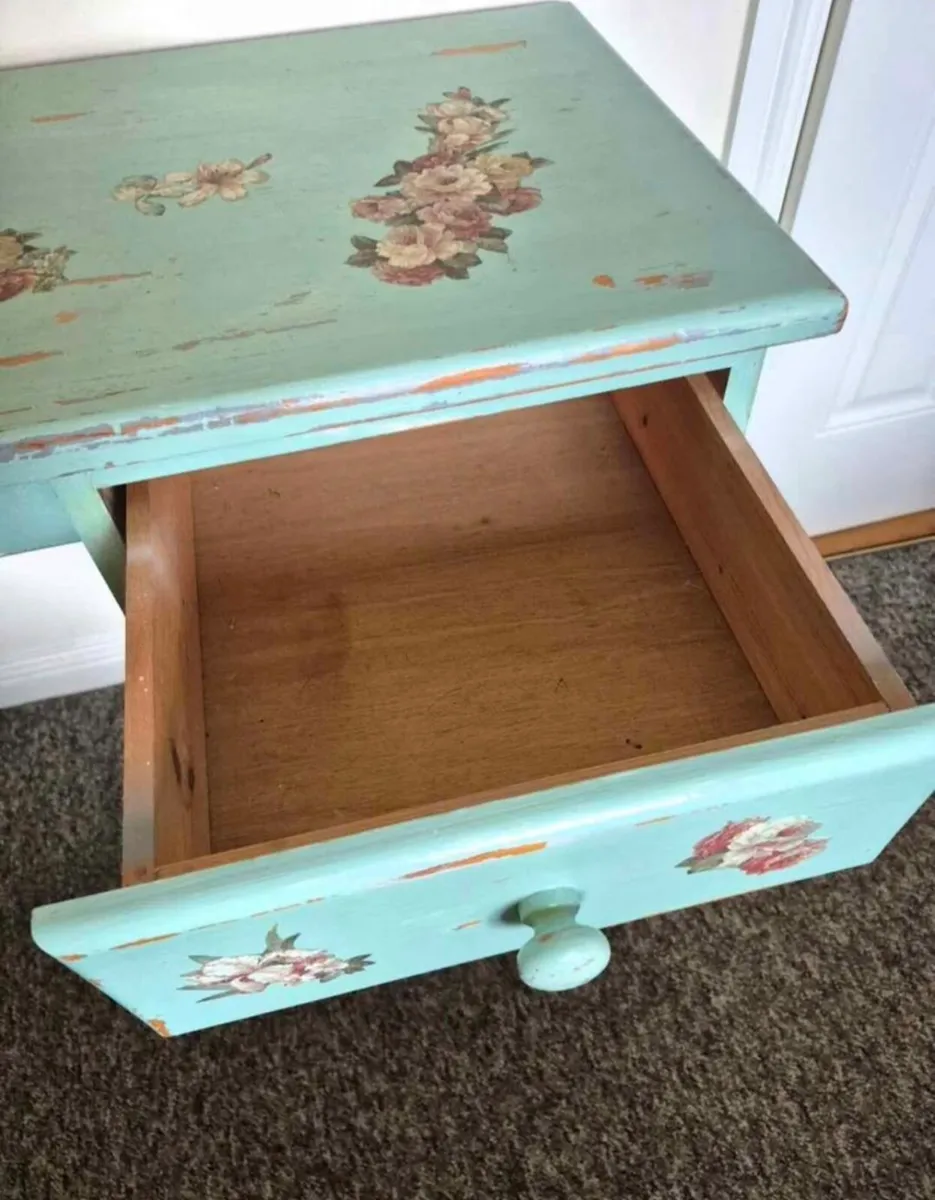 Table & mirror - Image 4