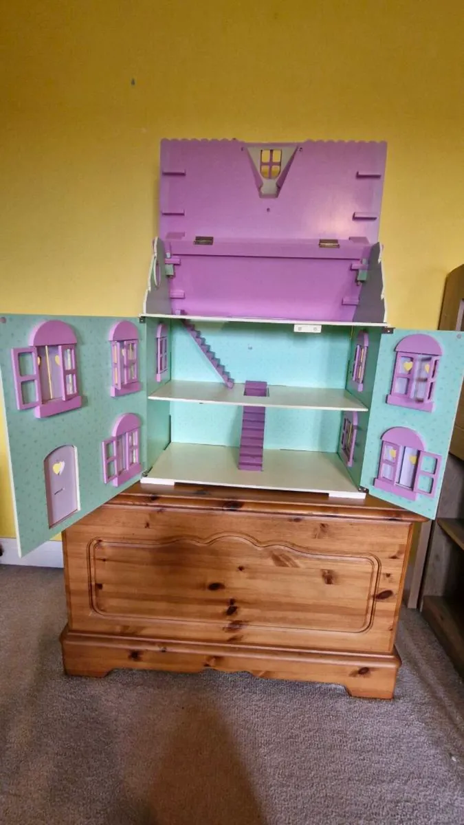 Wooden Dollhouse - Early Learning Centre - Image 2