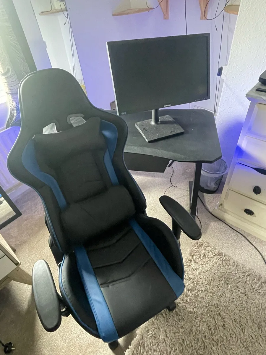 Gaming chair table and monitor - Image 1