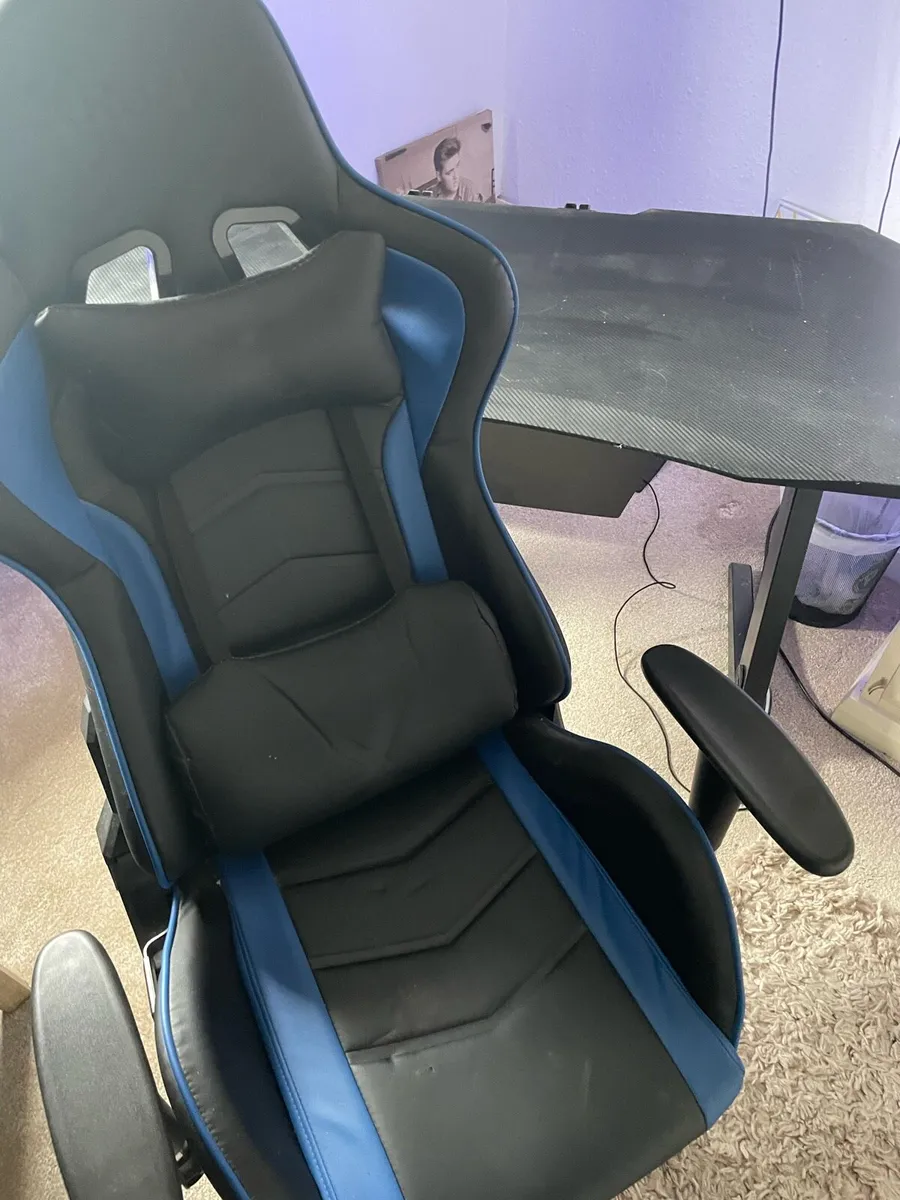 Gaming chair table and monitor - Image 2