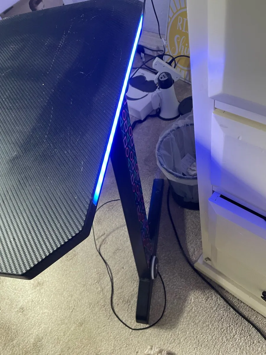 Gaming chair table and monitor - Image 3