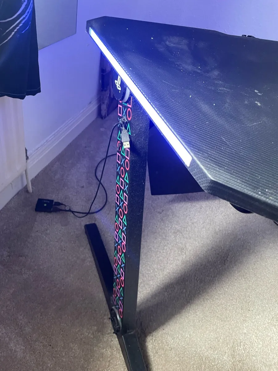 Gaming chair table and monitor - Image 4