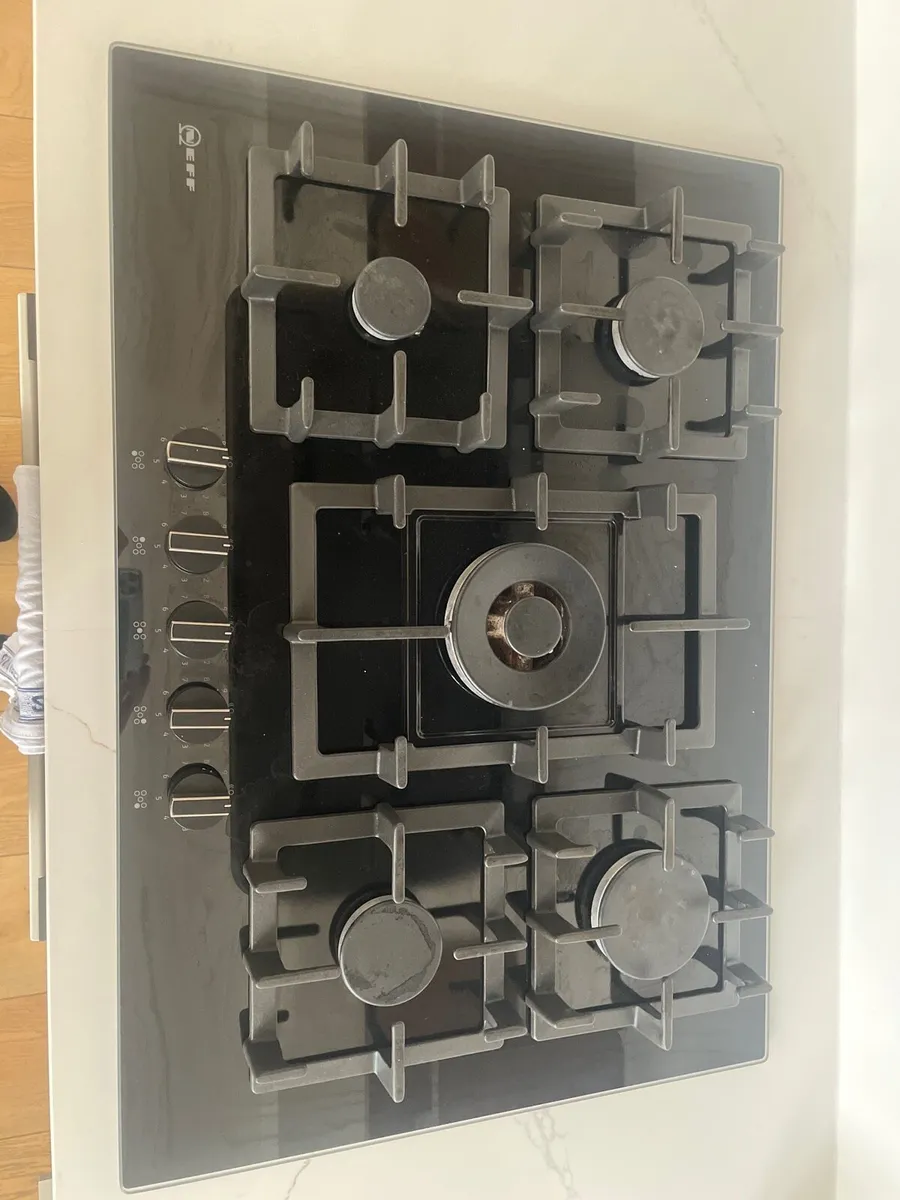Nef gas hob and Elica extractor fan - Image 3