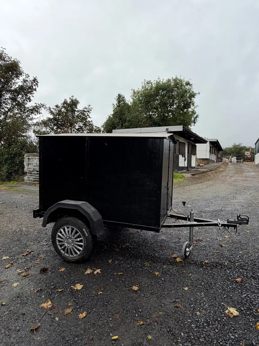 Trailer - Image 1