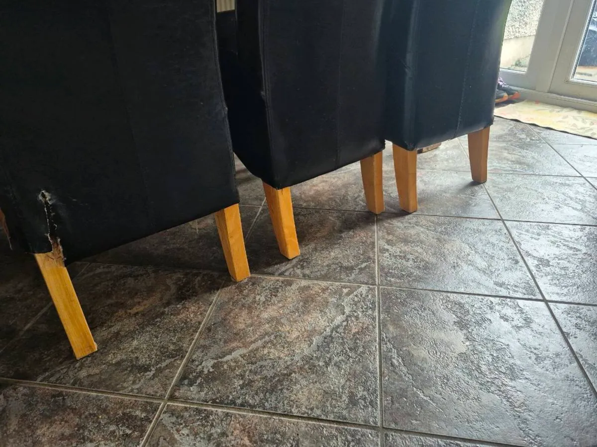 Dining table & chairs - Image 4