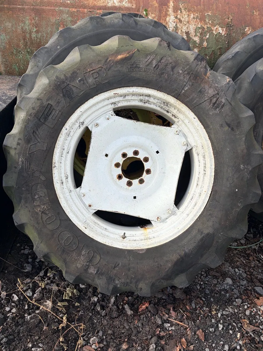 (1) Fiat/Newholland R34 rim - Image 1