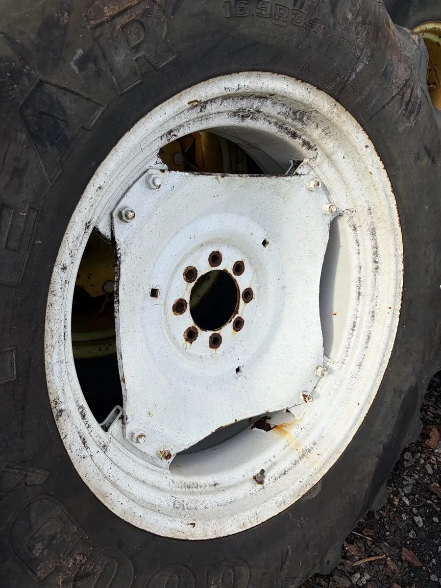 (1) Fiat/Newholland R34 rim - Image 2