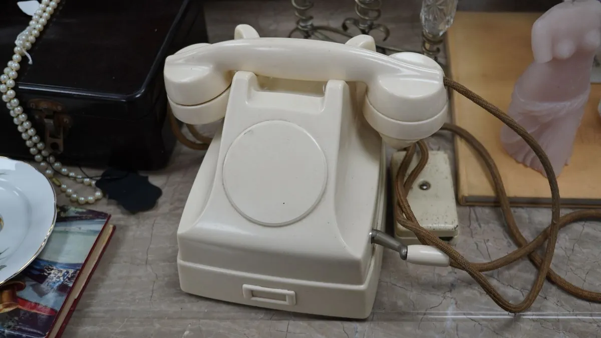 Pair of Irish P&T Ericsson Telephones - Image 3