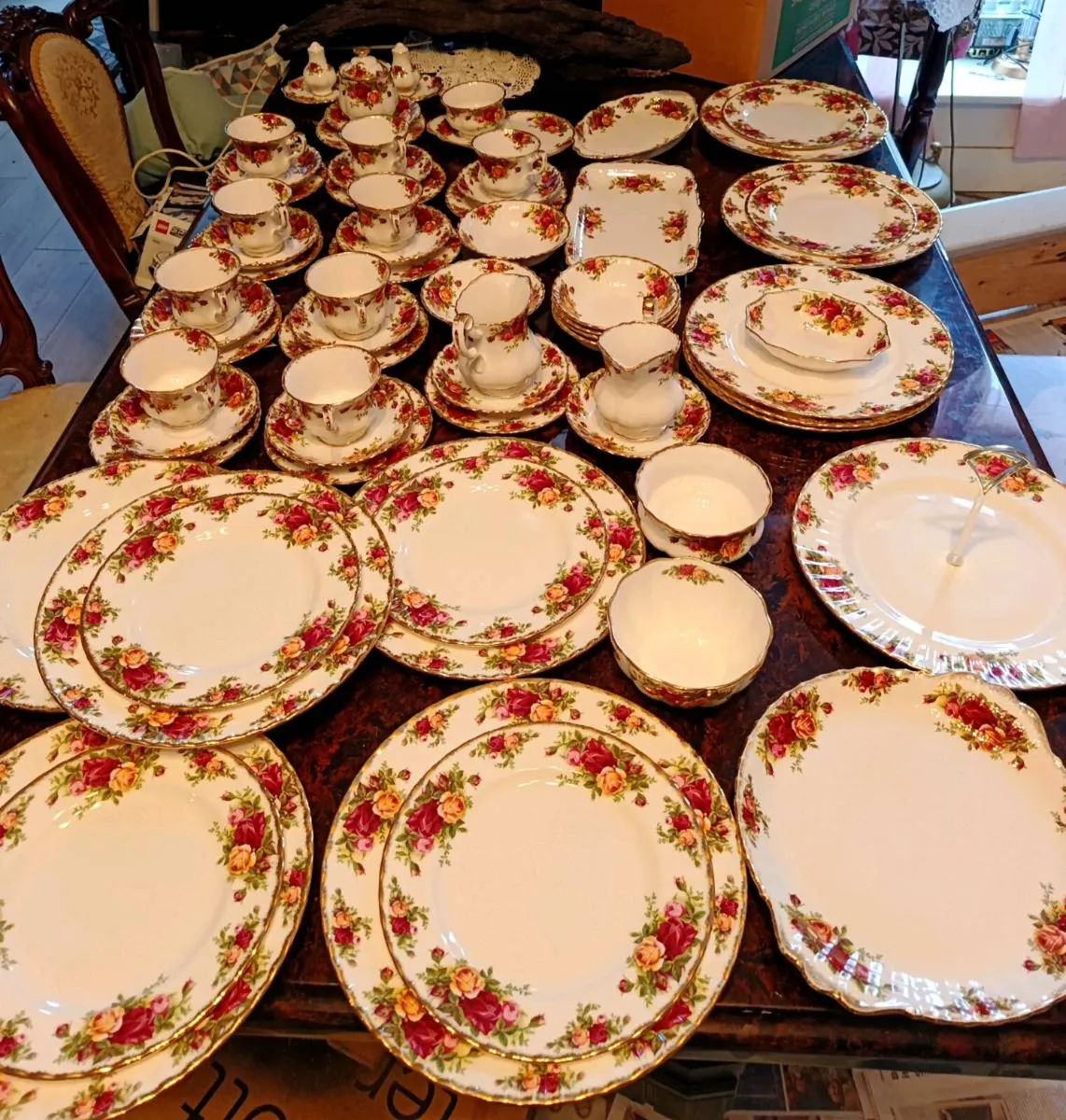 69 Pcs Royal Albert Old country roses dinner set - Image 1