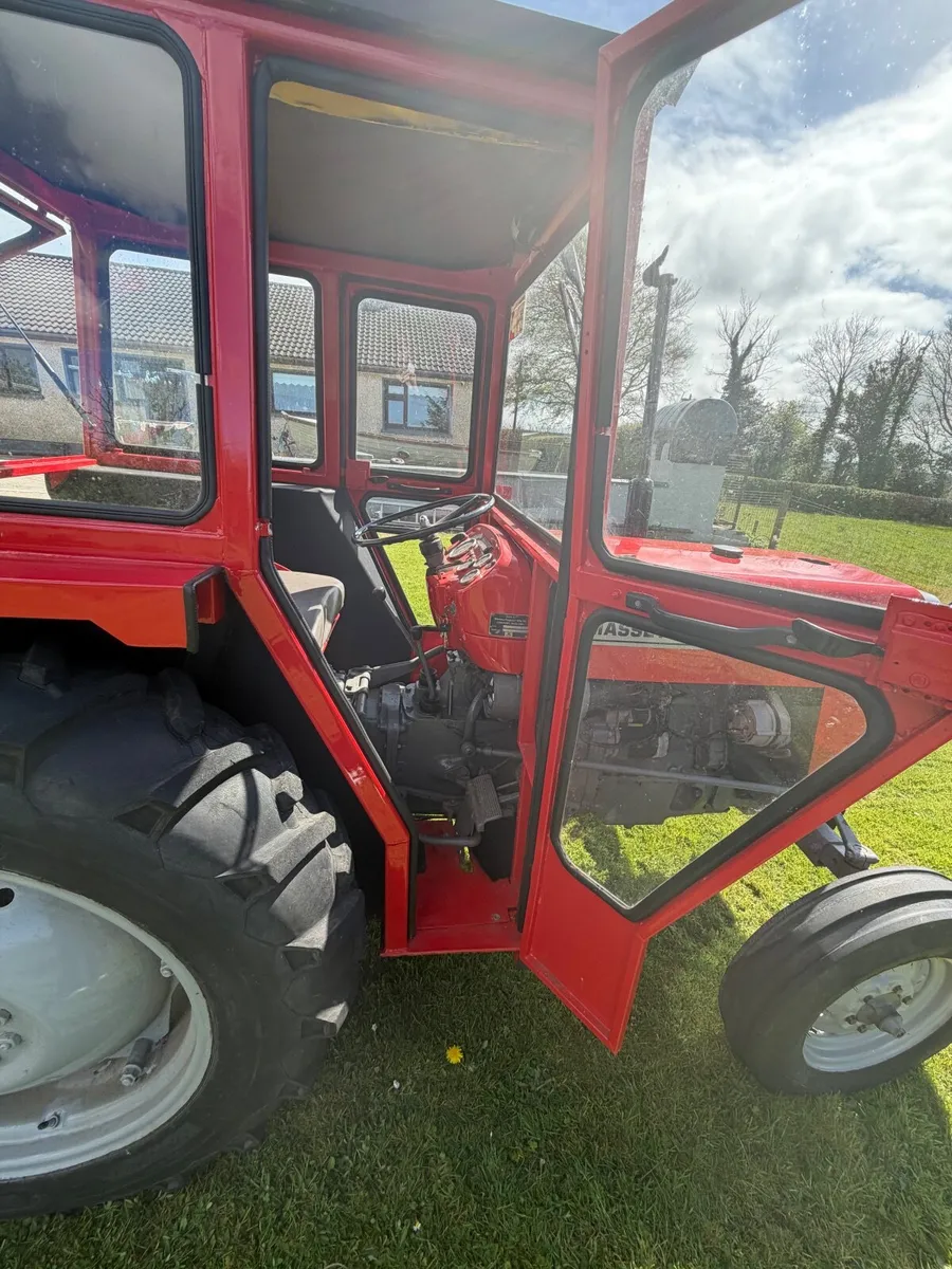 Vintage Massey Ferguson tractor - Image 3