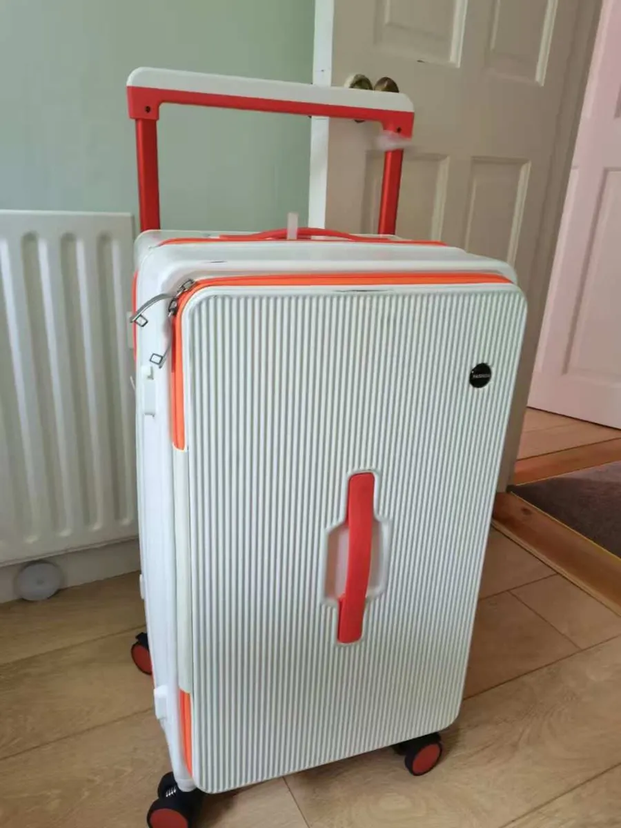 suitcase 28" - Image 1