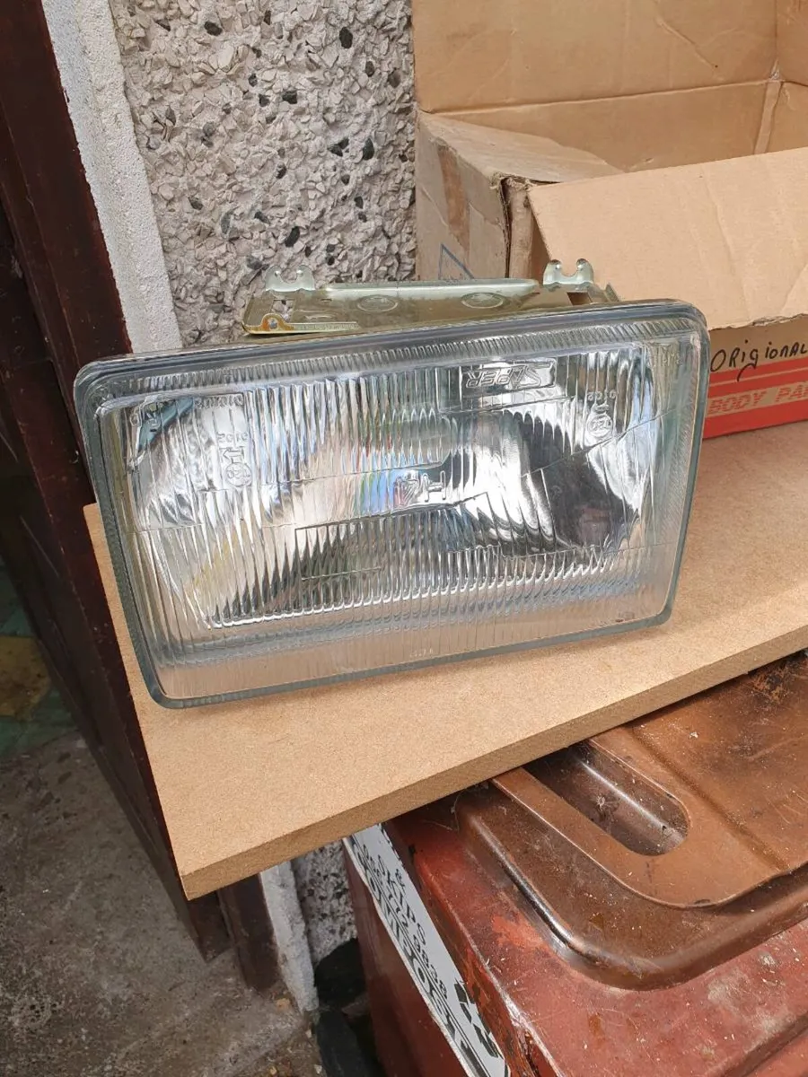 Ford cortina MK 5  headlamp - Image 3