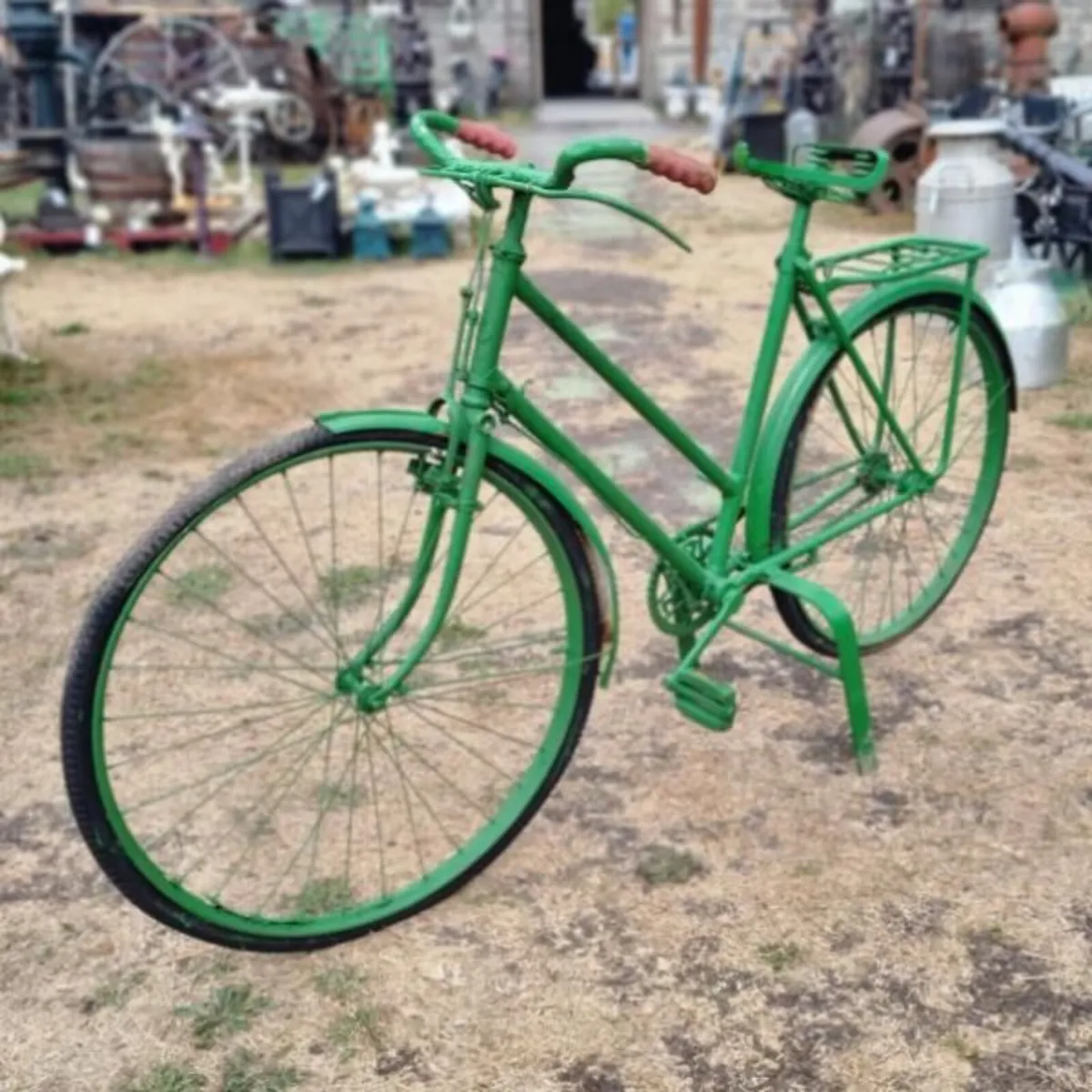 Vintage Bike on Stand KAS1311 - Image 2