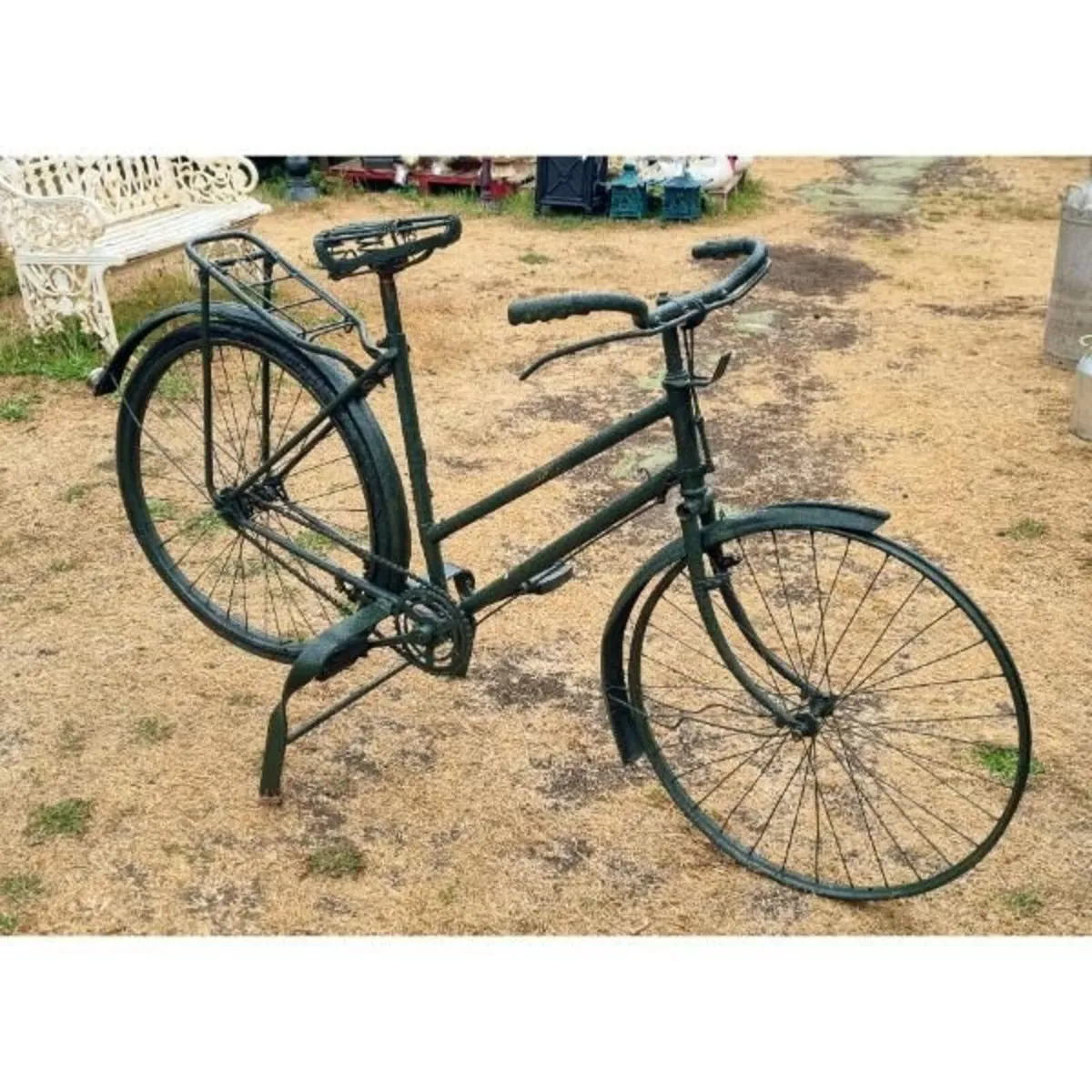 Vintage Bike on Stand KAS1312 - Image 2