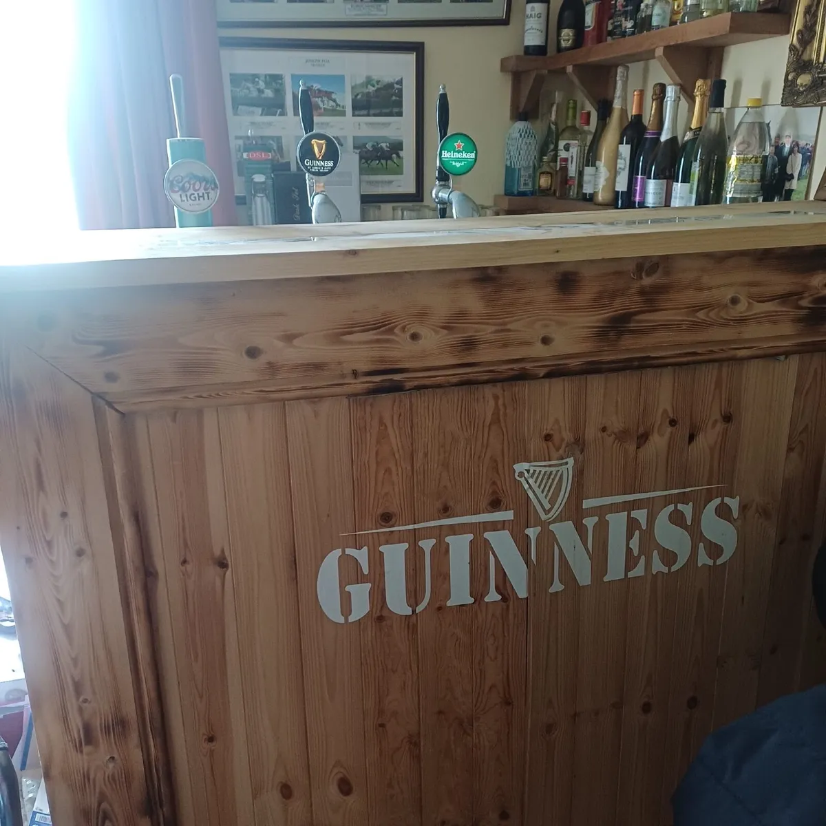 Bar and equipment - Image 1