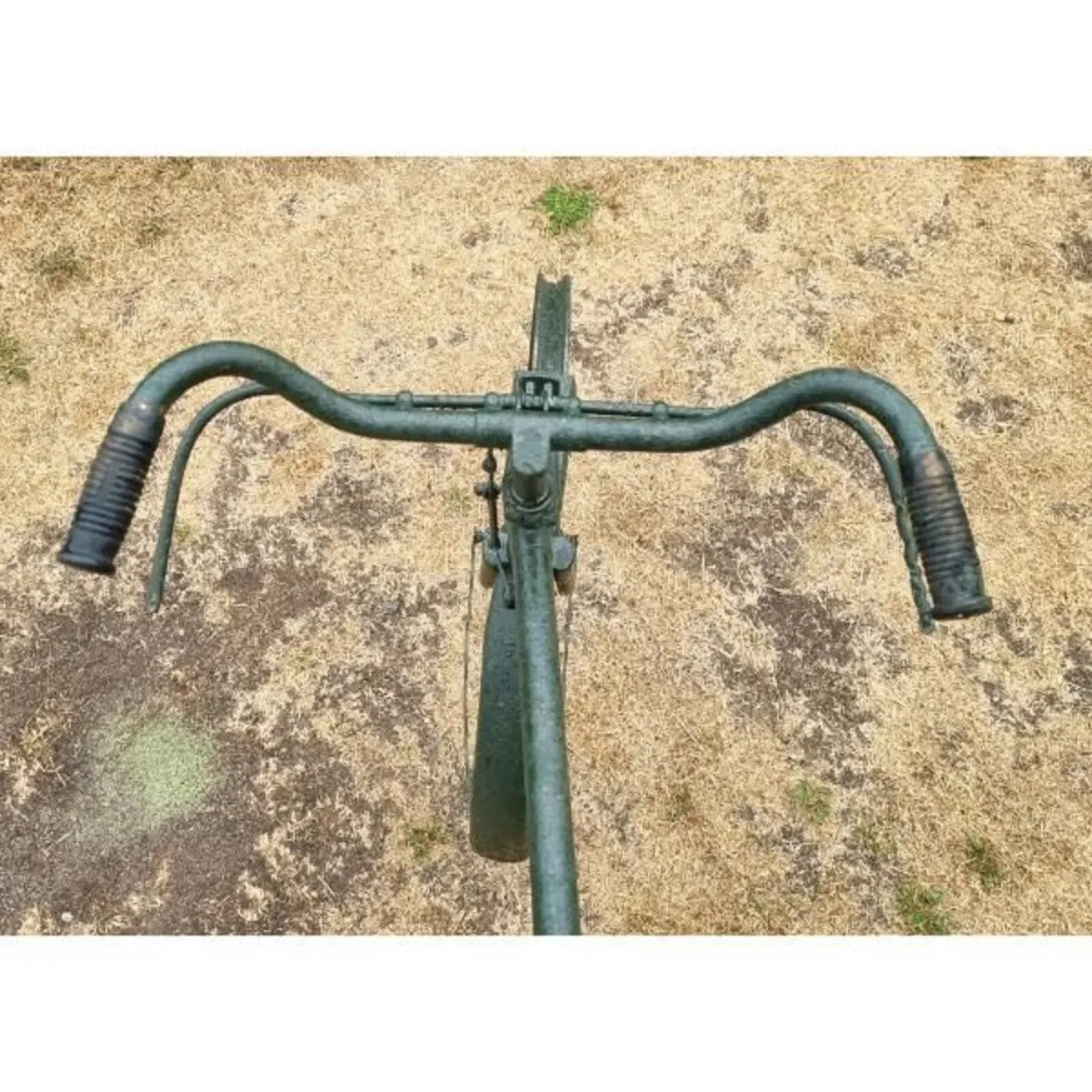 Vintage Bike on Stand KAS1313 - Image 2