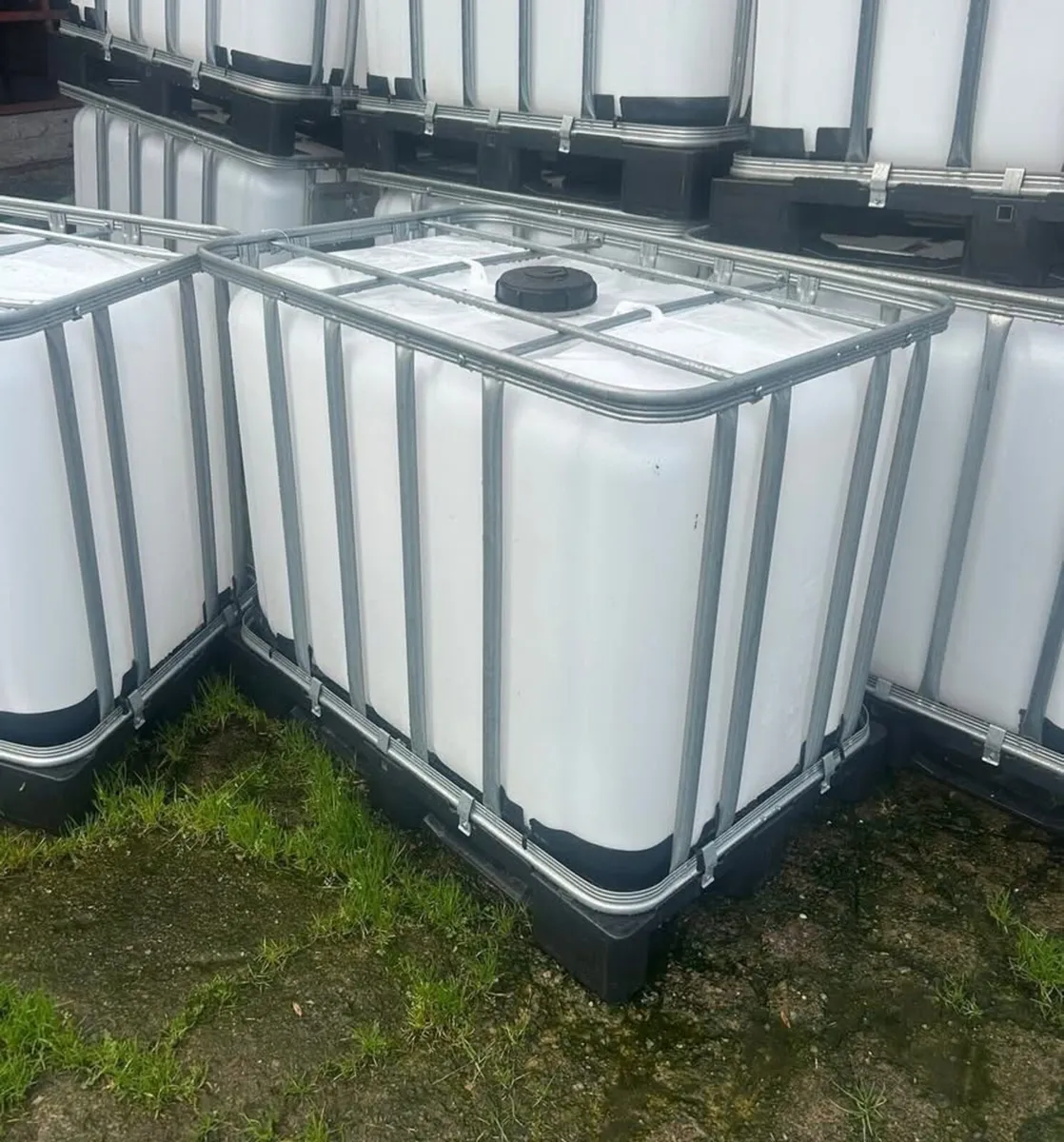 Ibc tanks / cubes 1000 & 600 Litre + cages - Image 4