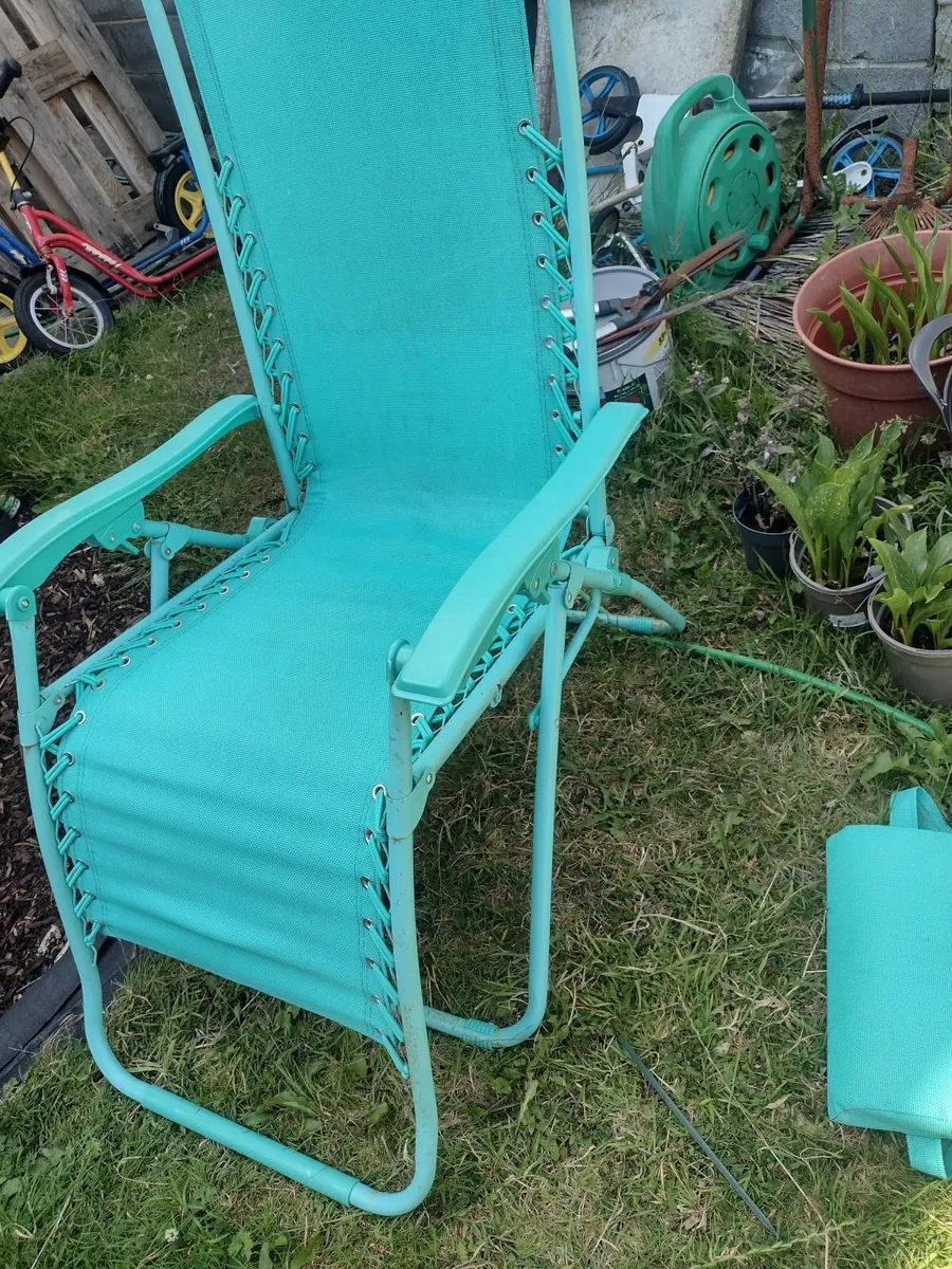 Garden recliner gravity chair - Image 1