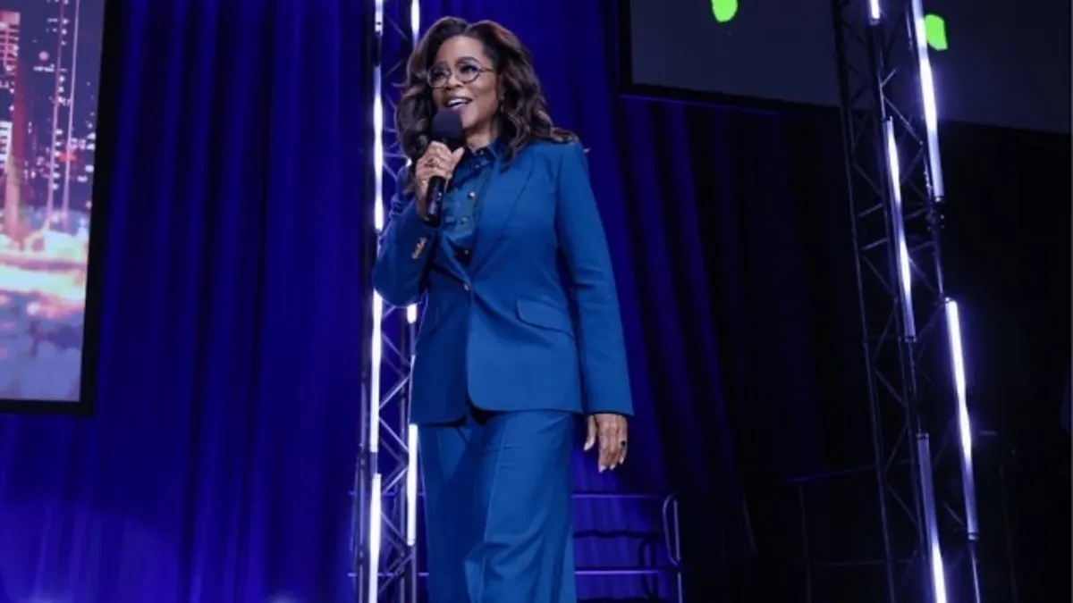 Oprah Winfrey x 2 Seated