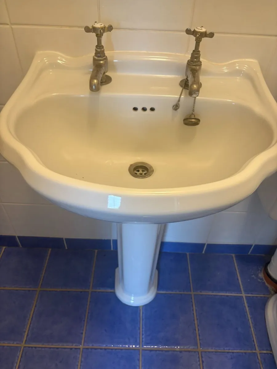 Traditional White Pedestal Sink with Taps - Image 3