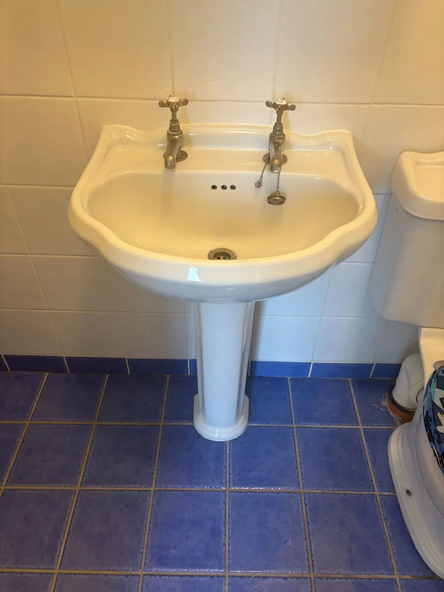 Traditional White Pedestal Sink with Taps - Image 1