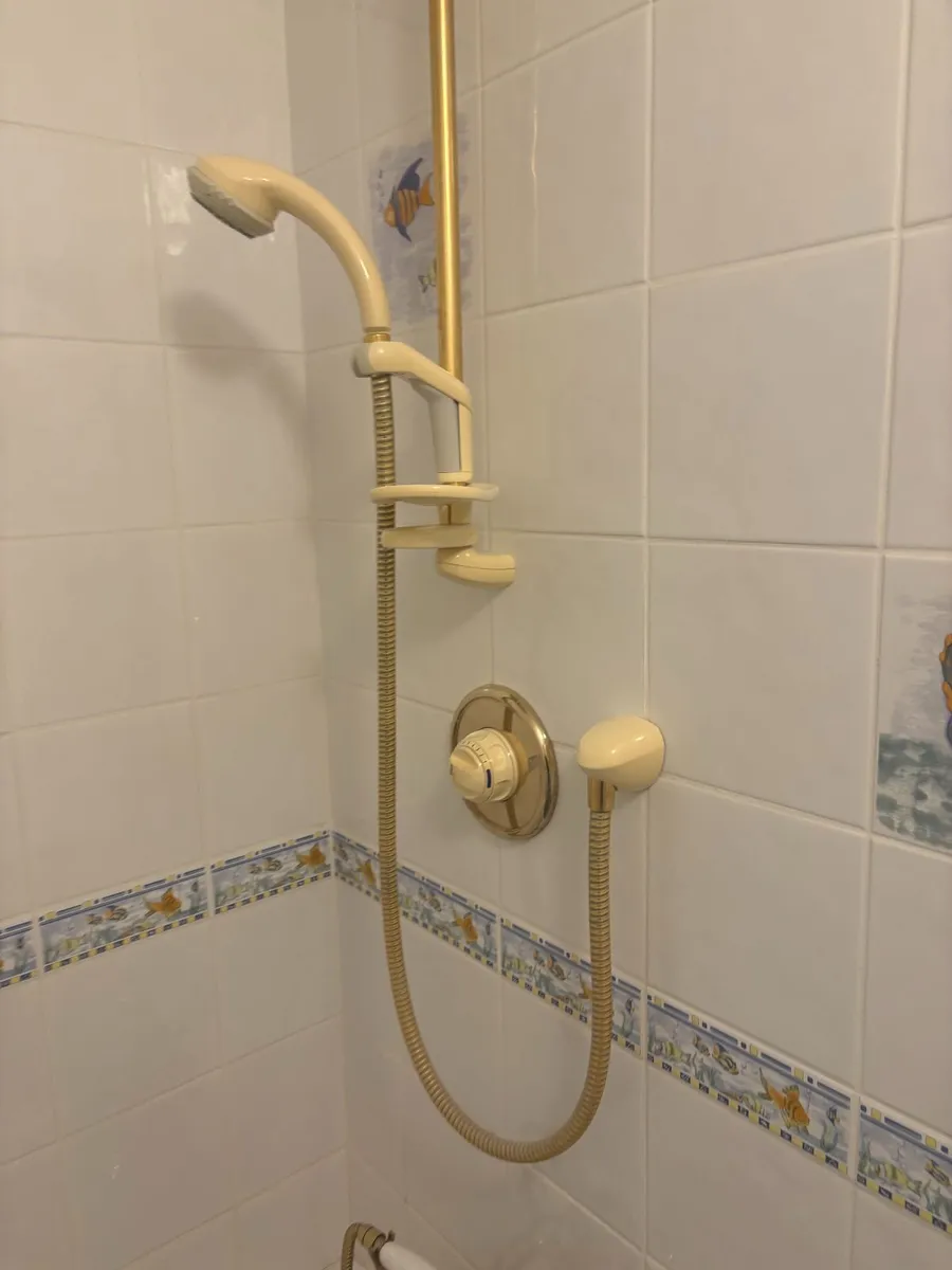 White Bath with Traditional Mixer Taps & Shower - Image 3