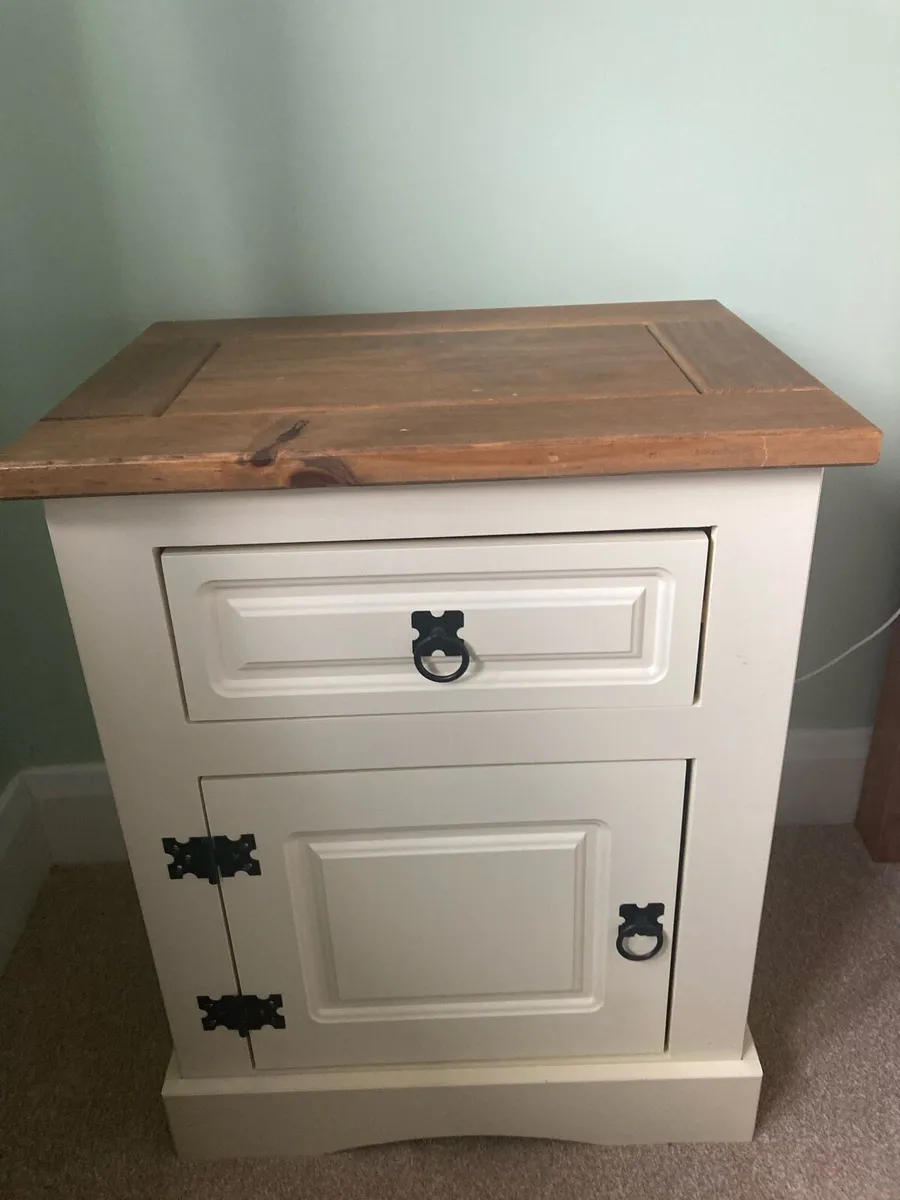 Bedroom furniture - Image 1
