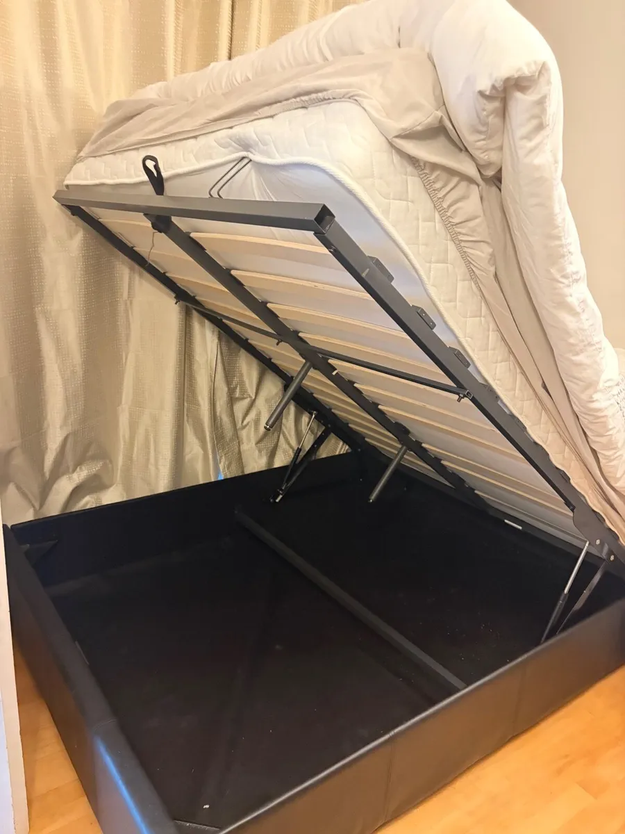 Bed and mattress - Image 1