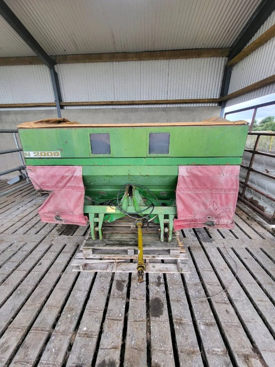 Amazone 2ton spreader - Image 1
