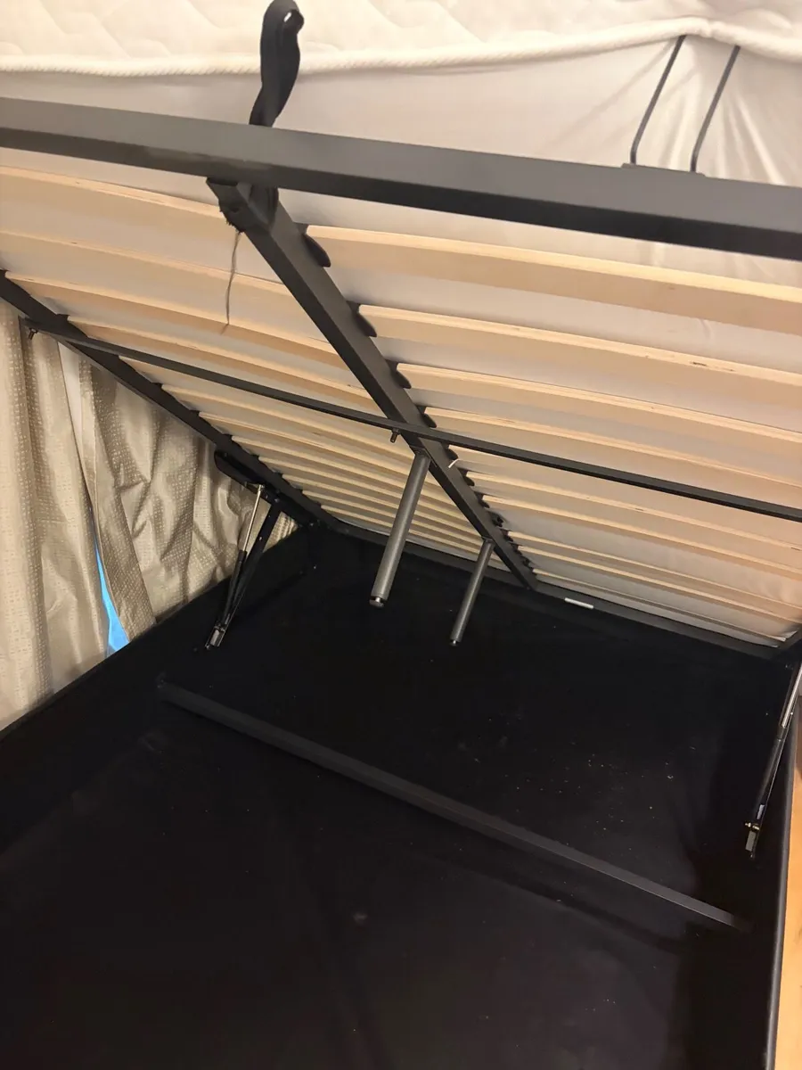 Bed and mattress - Image 4
