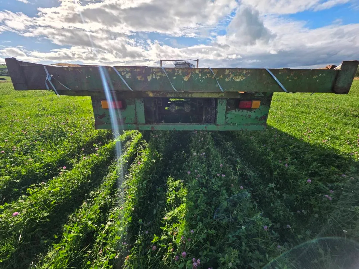 *** 32 Foot Tandem Axle Bale Trailer *** - Image 2