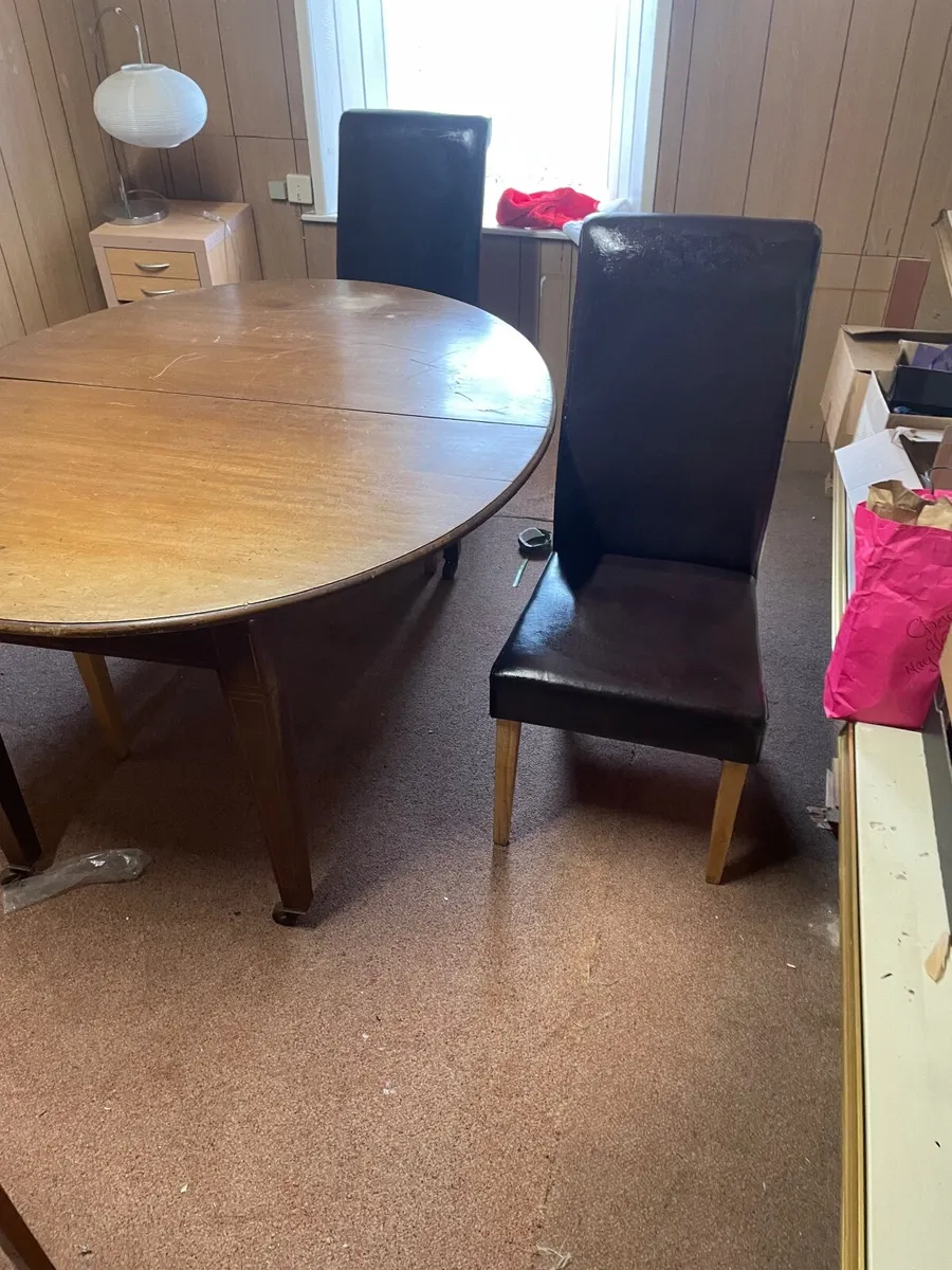 Table and three chairs - Image 1