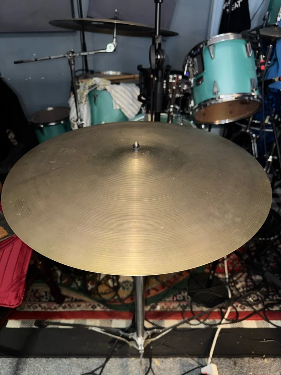Zildjian Avedis 18" Crash - Image 1