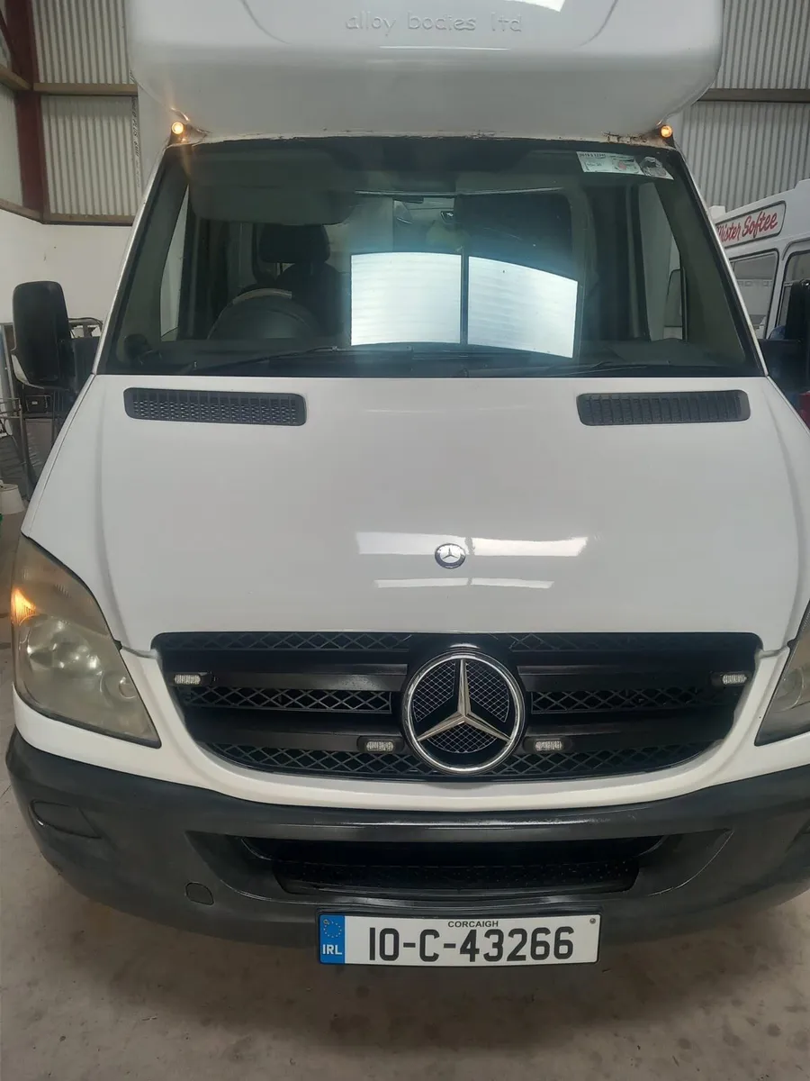 2010 Mercedes Sprinter - Image 1