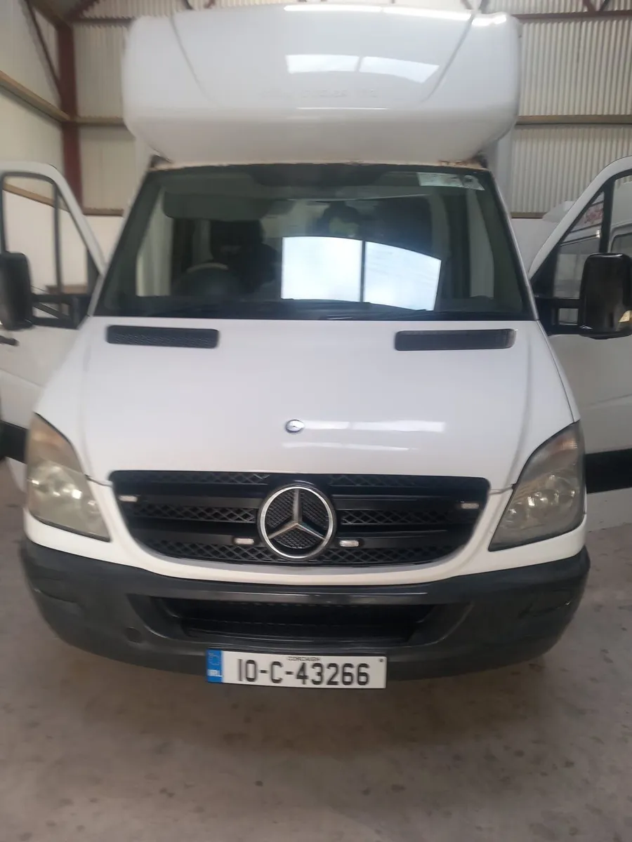 2010 Mercedes Sprinter - Image 2