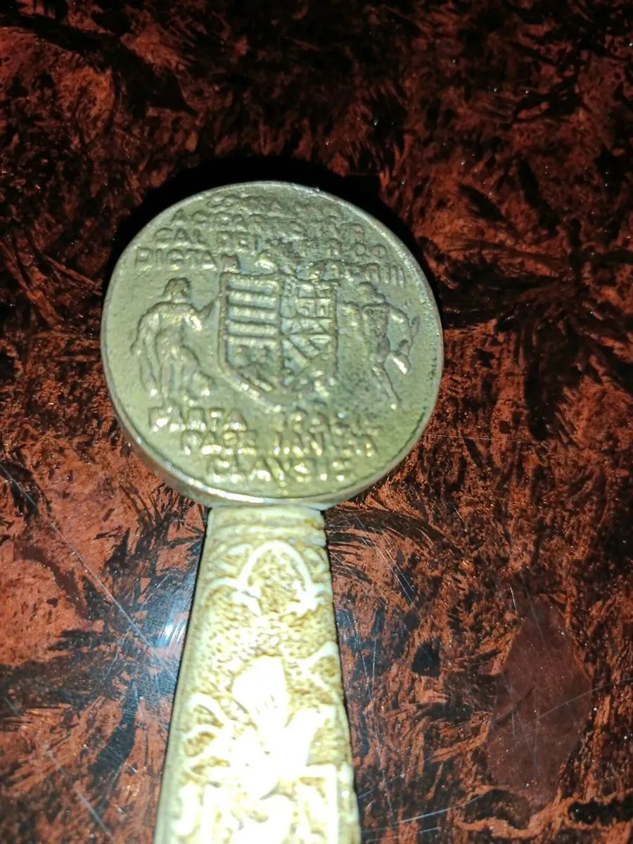 Pair of heavy large brass wall decor - Image 2